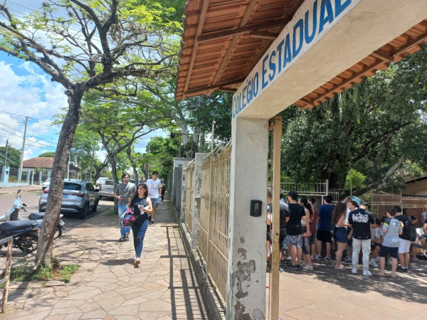 Comunidade do Diva protesta contra fim do primeiro ano do fundamental