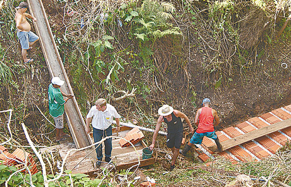 Prefeitura toca obra no buraco da Geni