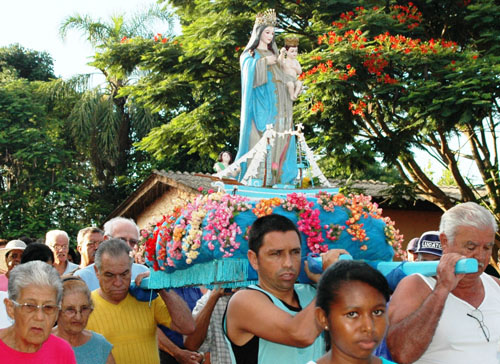 Devotos reverenciam Nossa Senhora dos Navegantes