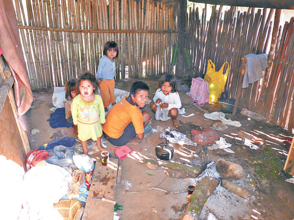 Índios da BR 290 vivem na miséria