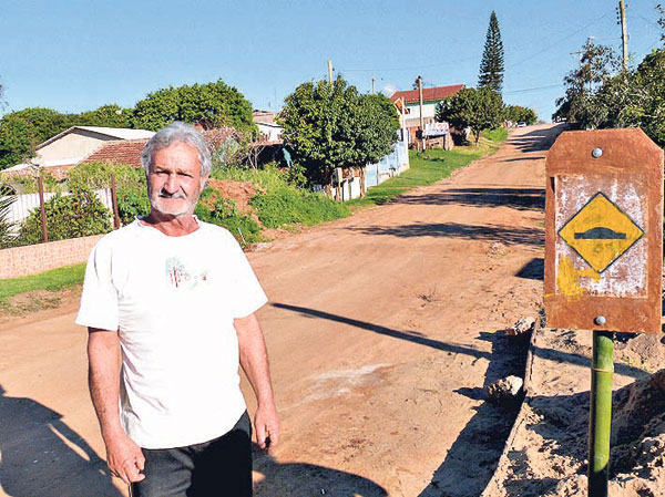 Morador constrói seu próprio quebra-molas