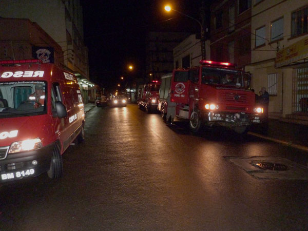 Cheiro de queimado em prédio mobiliza o Corpo de Bombeiros