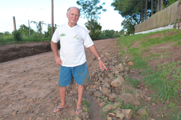 Morador reclama do descaso com o final da Rua Bento Gonçalves