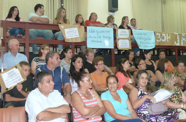 Barulho contra novo horário de trabalho no Plantão