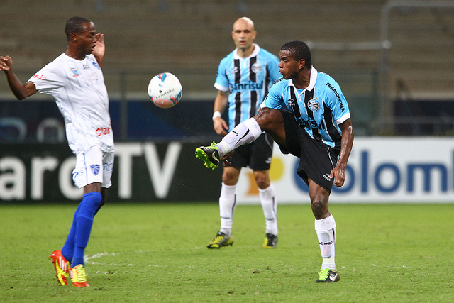 Grêmio decepciona e perde para o Cruzeiro por 2 a 1