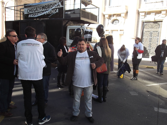 AME participa de protesto dos lojistas em Porto Alegre