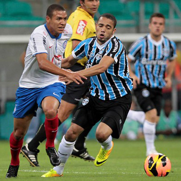 Grêmio goleia o Bahia por 3 a 0 e dá fim à má fase no Brasileirão