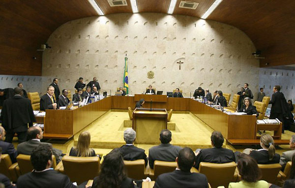 STF admite rever penas de 12 condenados no esquema do mensalão