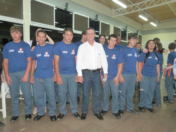 Screw inaugura Projeto Pescar com 16 jovens