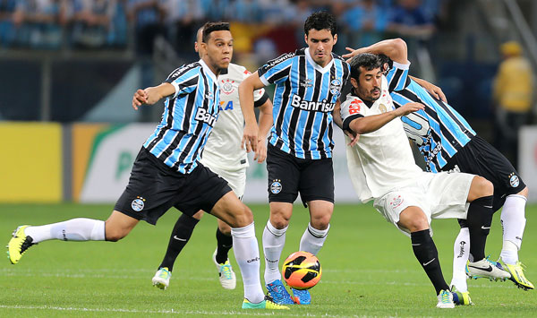 Grêmio bate o Timão nos pênaltis e avança na Copa do Brasil