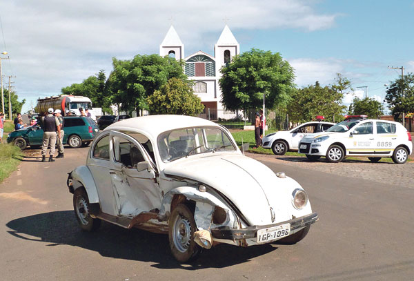 Acidente deixa ferido na frente da Penha