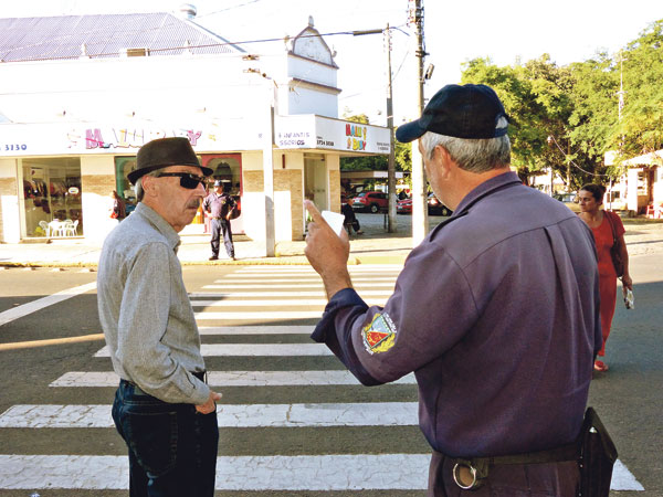 Pedestre é prioridade, mas com cautela