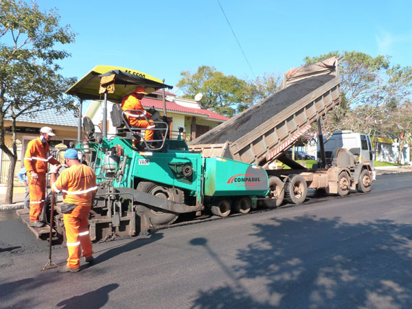 Asfalto novo para a Avenida Brasil