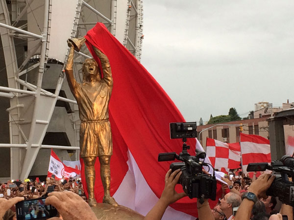 Inter inaugura estátua para eternizar Fernandão no Beira-rio