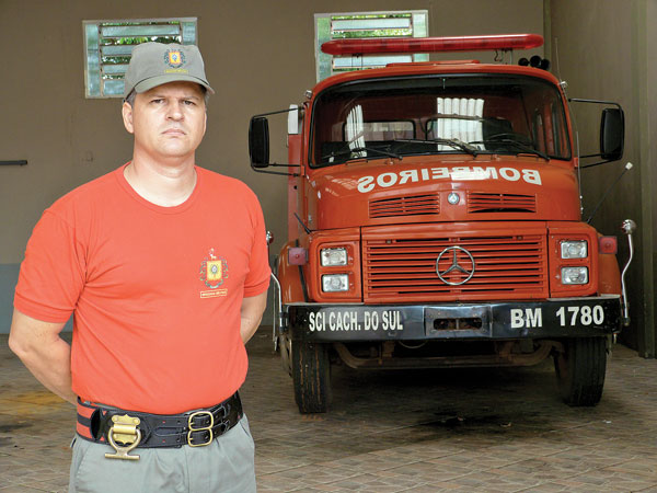 Só horas extras salvam Bombeiros