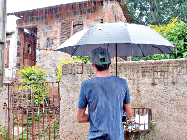 Prisão vira conflito no Beco dos Trilhos