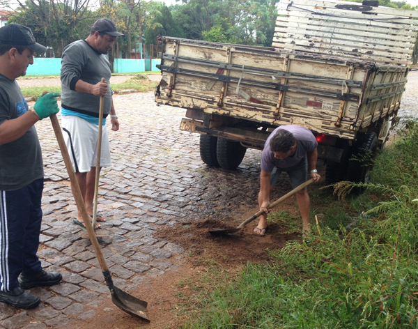 Obras dá uma geral nos bueiros