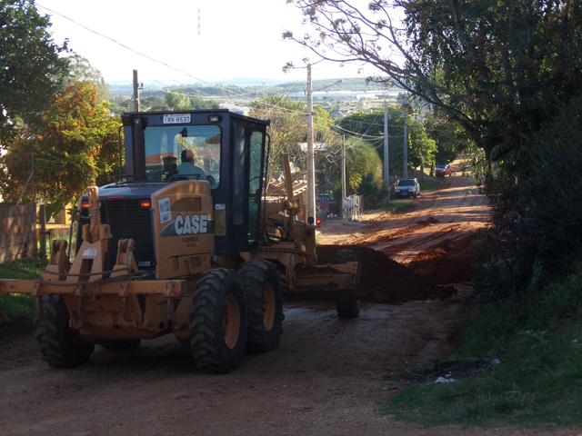 Secretaria de Obras realiza patrolamento no Bairro Santa Helena