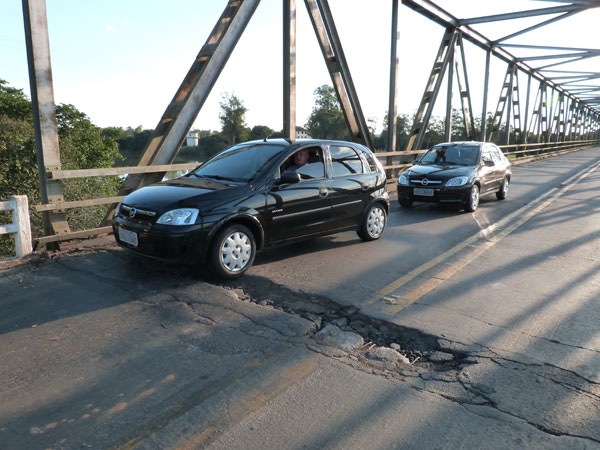 Buracos voltaram na Ponte do Fandango