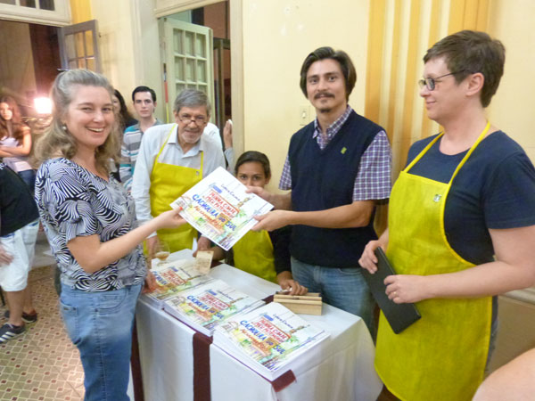 Livro de colorir com paisagens de Cachoeira já está à venda