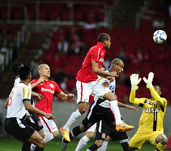 Inter massacra o lanterna Vasco por 6 a 0