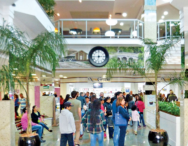 Feriado traz problema para o shopping