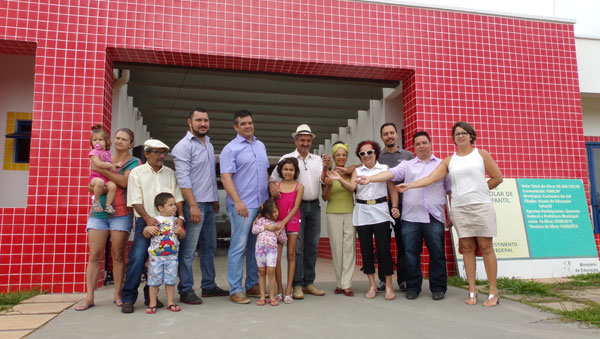 Prefeitura recebe a chave da nova creche