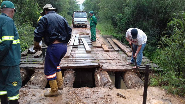 Prefeitura recupera pontes em Cambará e Irapuá