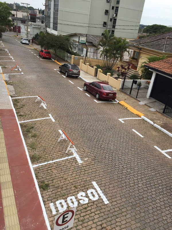 Prefeitura faz pintura para otimizar vagas para estacionamento