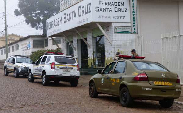 BM prende dois após assalto à Ferragem Santa Cruz