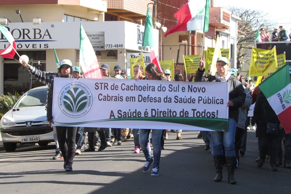 Trabalhadores rurais protestam em defesa do SUS