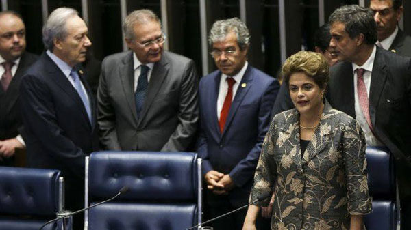 Por 61 votos a 20, senadores aprovam impeachment de Dilma Rousseff