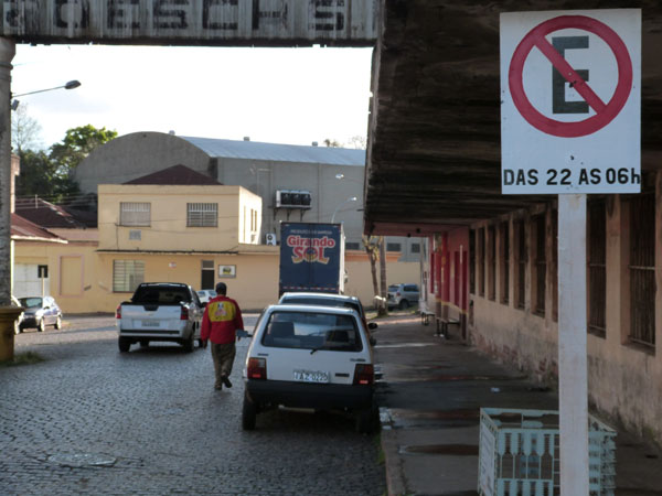 Proibido estacionar à noite na área dos engenhos