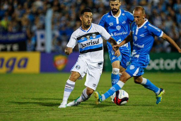 Grêmio fracassa e Novo Hamburgo decidirá taça com o Inter