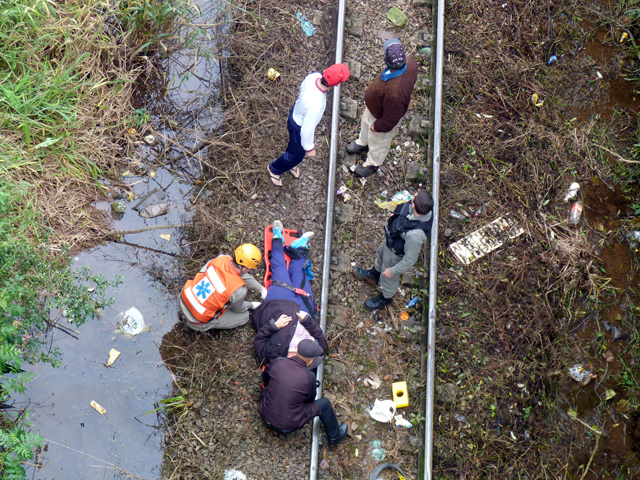 Mulher é encontrada desacordada com a cabeça sobre o trilho dos trens no Bairro Marina