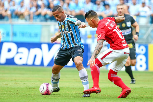 Goleada gremista e passo gigante para ir à semifinal