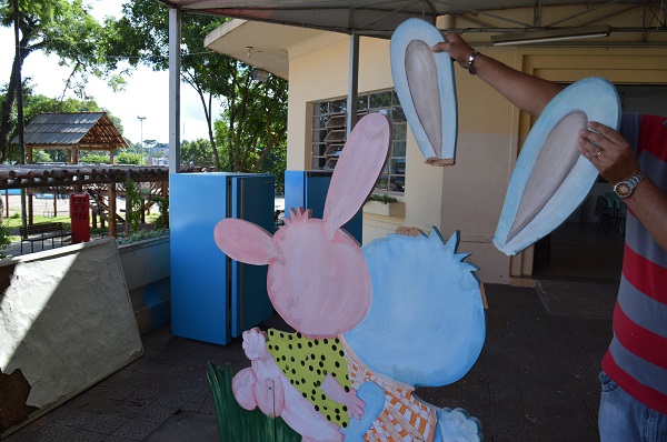 Vândalos atacam os coelhos da decoração da Praça José Bonifácio