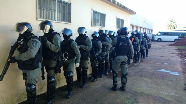 Batalha entre detentos e Susepe deixa 17 feridos na cadeia