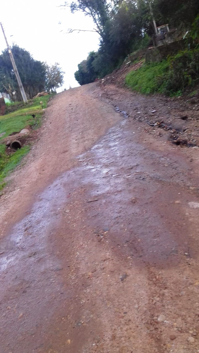 Moradora do Bairro Mauá cobra atendimento da Secretaria Municipal de Obras