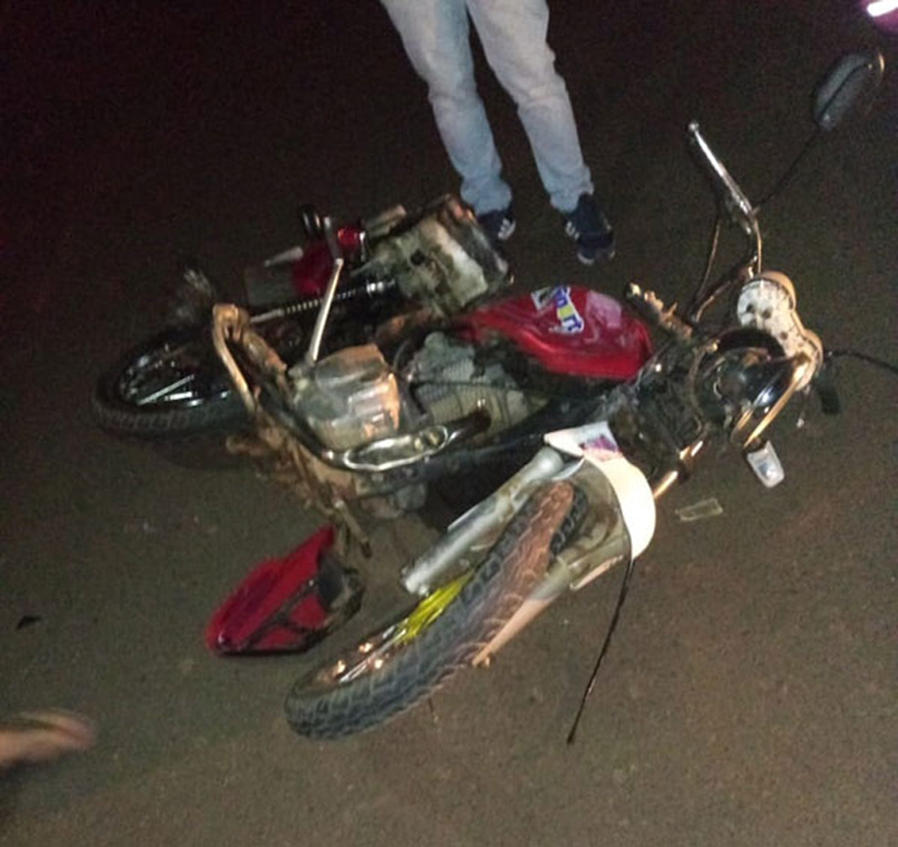 Acidente de moto deixa jovem em estado gravíssimo no HCB