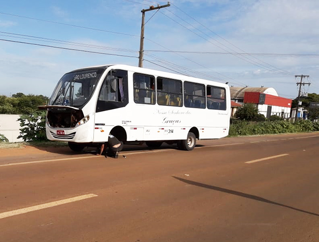 Outro ônibus da TNSG quebrou em serviço