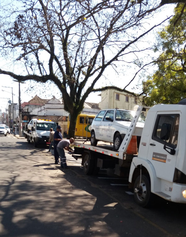 Multa vencida provoca recolhimento de carro da Prefeitura