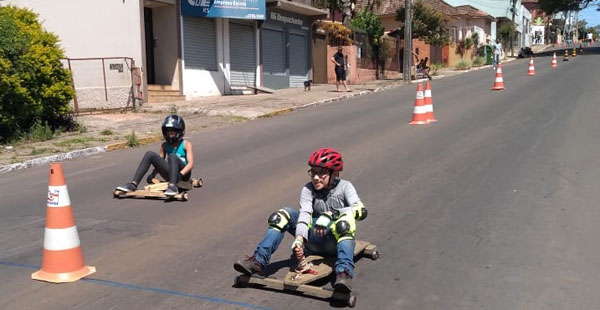 Velocidade ladeira abaixo no carrinho de lomba