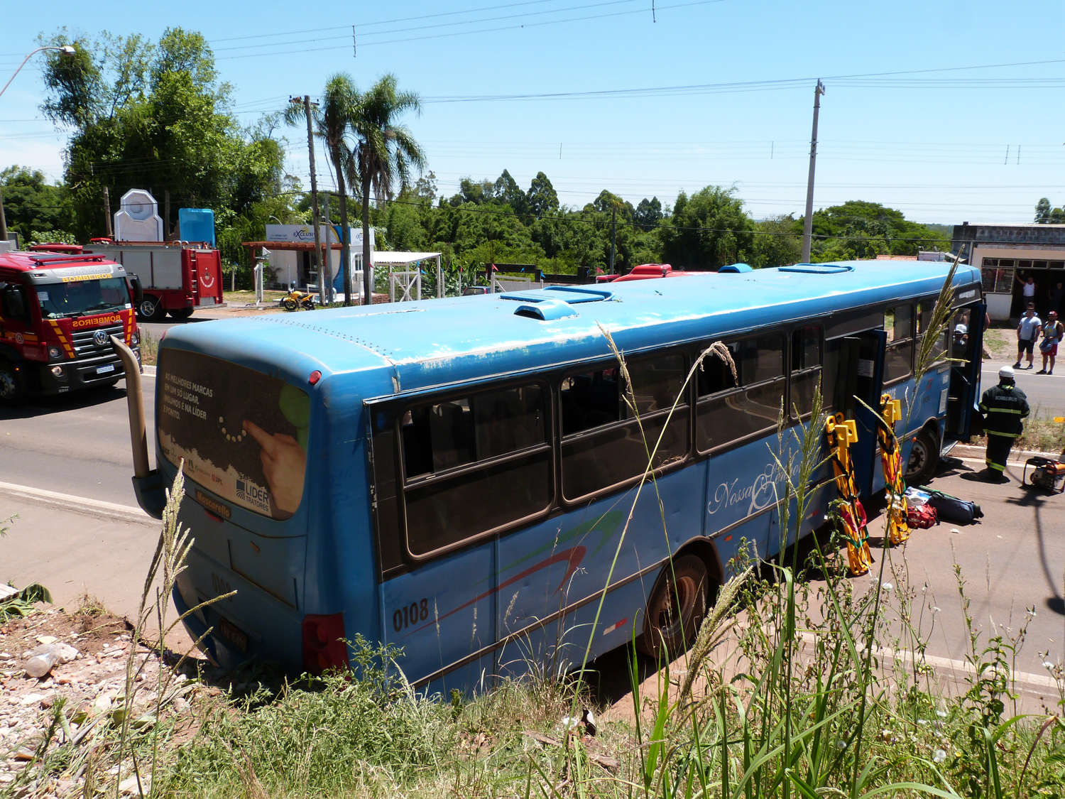 Ônibus despenca da escadaria na Rua Dos Loretos e deixa oito feridos