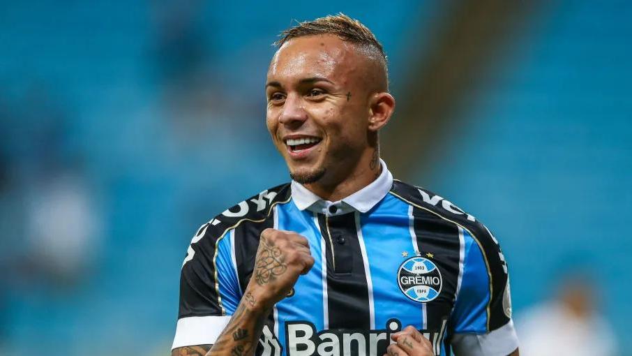 Everton se despede do Grêmio com homenagem em vídeo