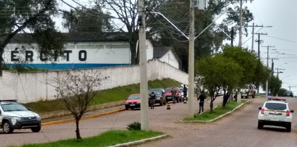 BM recolhe quatro veículos em blitz com a viatura autopatrol