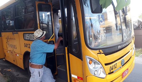 Prefeitura proíbe gratuidade para idosos nos horários de pico dos ônibus