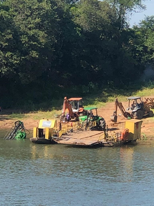 Acidente na balsa leva caminhão para o fundo do Rio Jacuí