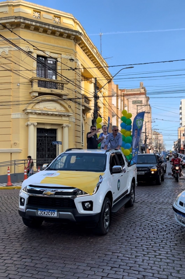 Campanha de Hilton faz carreata pelo Centro