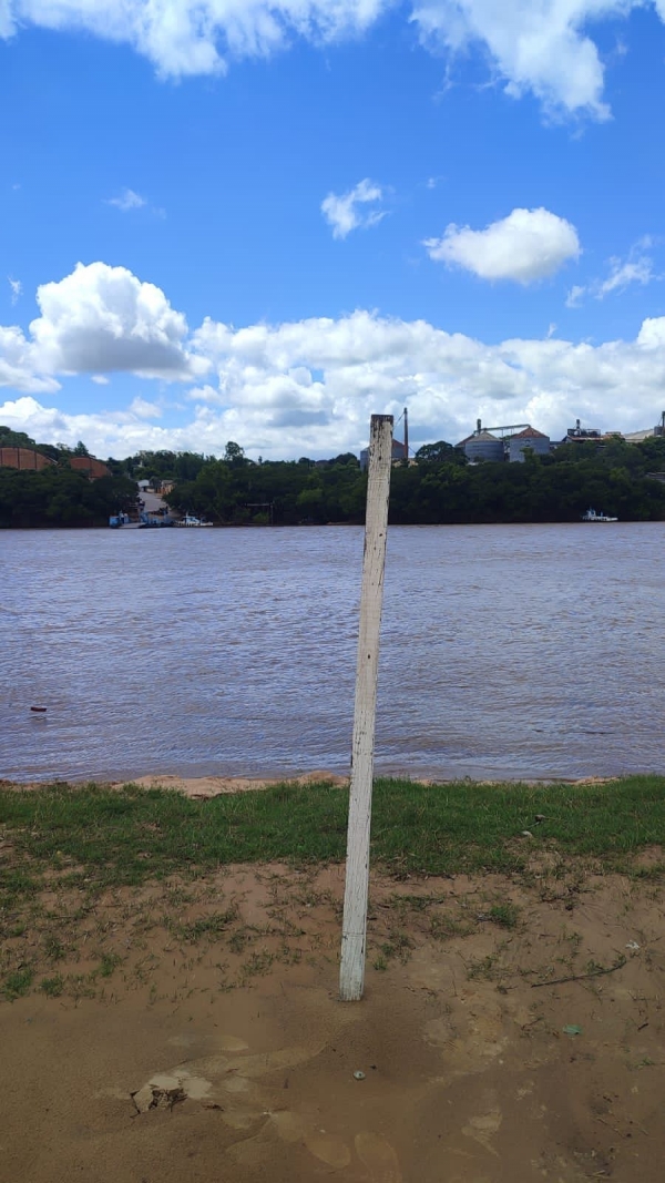 Placa de balneabilidade foi furtada na Praia Nova